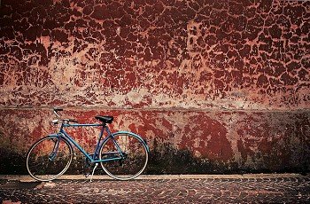 Old retro bicycle over grungy wall